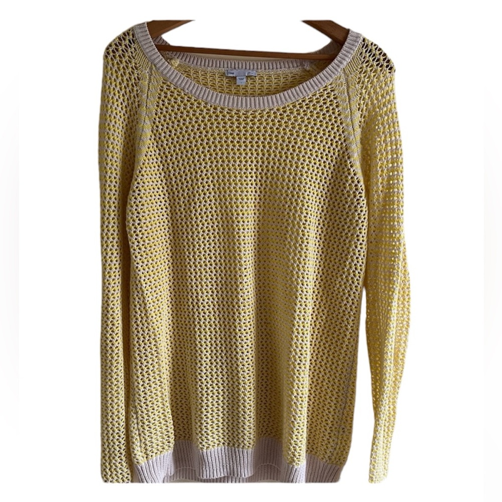 Gap sweater